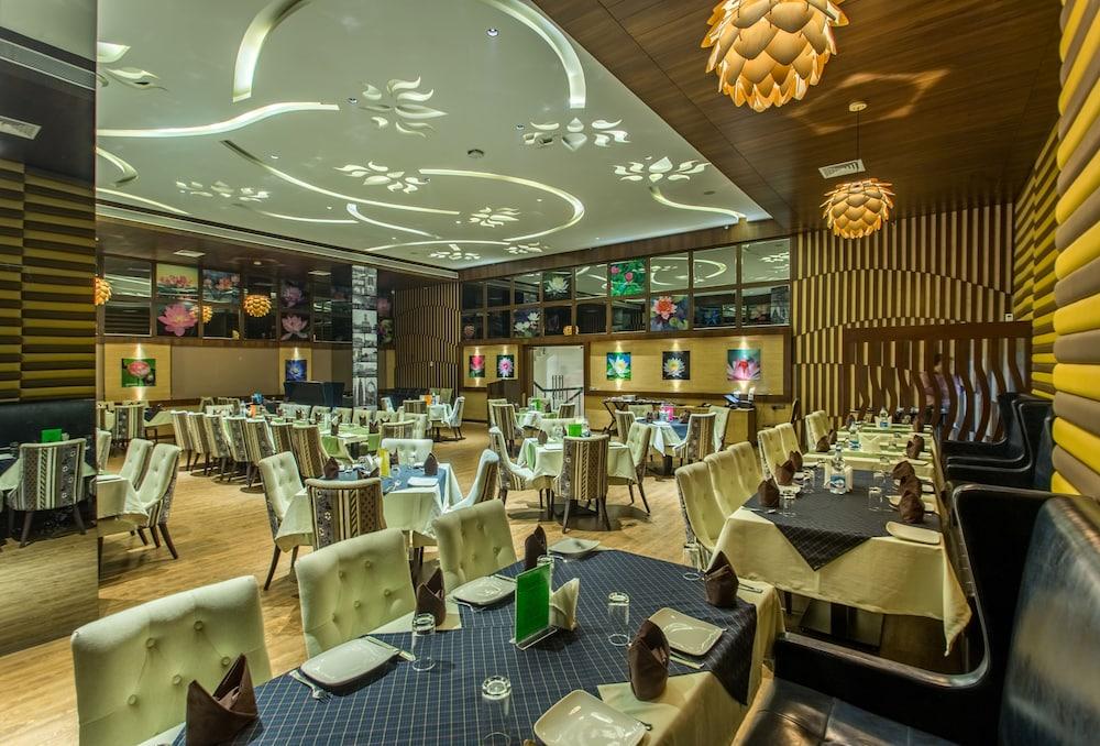 Hotel Abika Elite Удджайн Экстерьер фото
