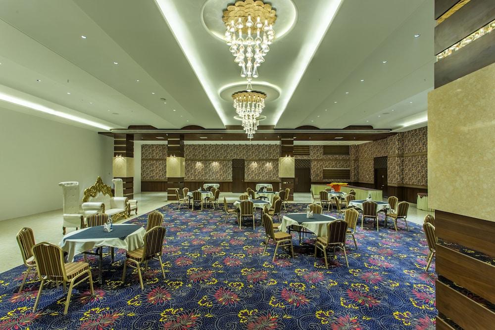 Hotel Abika Elite Удджайн Экстерьер фото